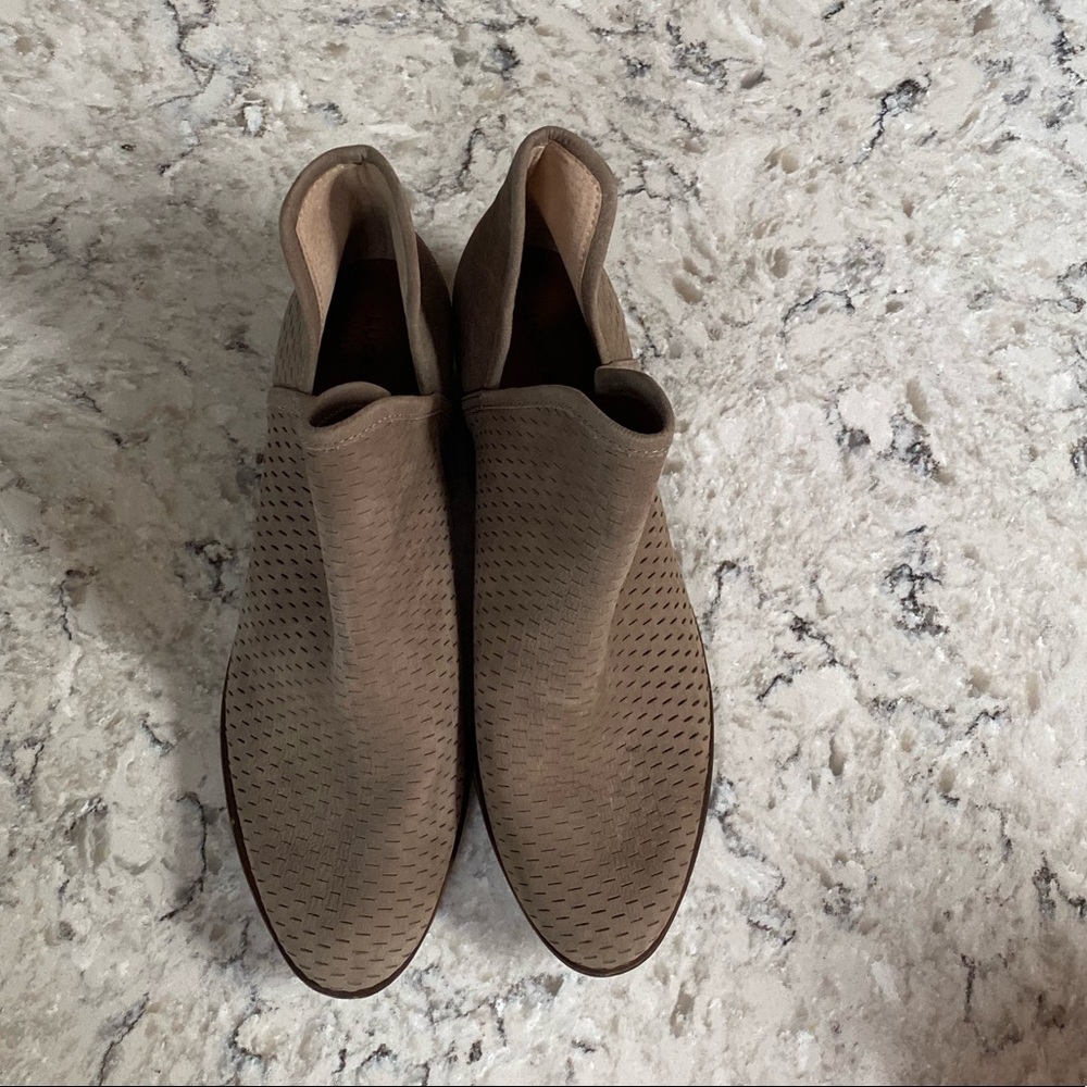 Lucky Brand LK-Bashina  Size 11